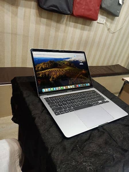 apple MacBook pro 2020 m1 chip space gray 16/256 4