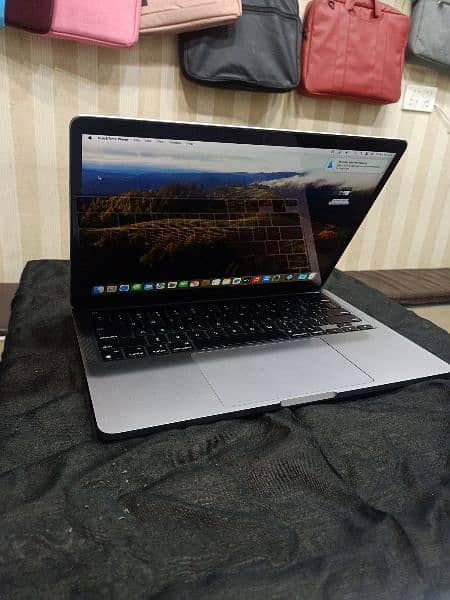 apple MacBook pro 2020 m1 chip space gray 16/256 7
