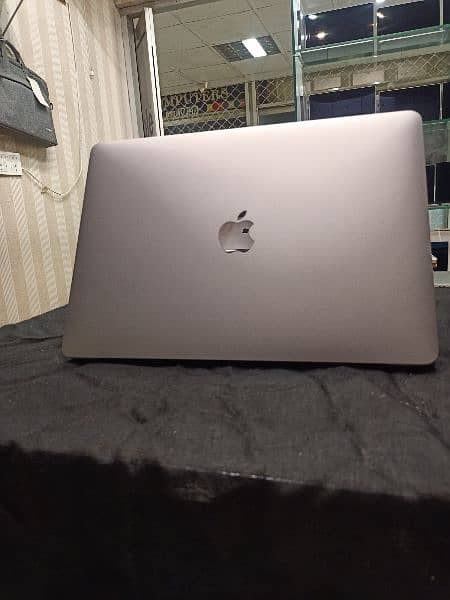 apple MacBook pro 2020 m1 chip space gray 16/256 9