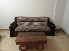 Want to sale 5 seater sofa and drawing room table 0
