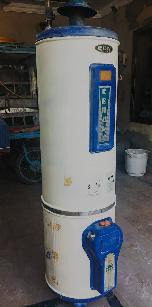 35 Gallons Geyser 9.5/10 condition Affordable - Urgent Sale 4