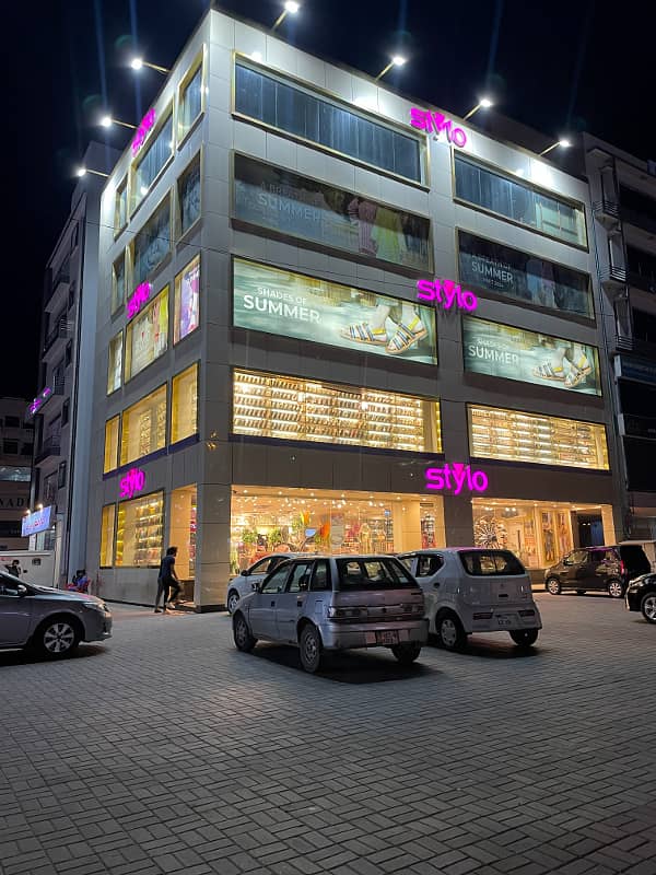 10 Marla Main Boulevard Corner Commercial Plaza For Sale in Heart of Bahria Town Lahore Near Talwaar Chowk 1