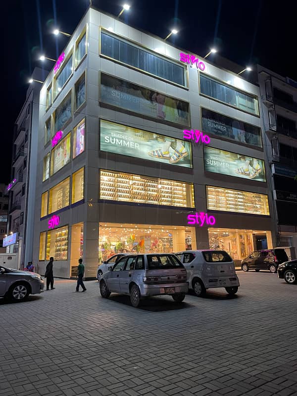 10 Marla Main Boulevard Corner Commercial Plaza For Sale in Heart of Bahria Town Lahore Near Talwaar Chowk 2