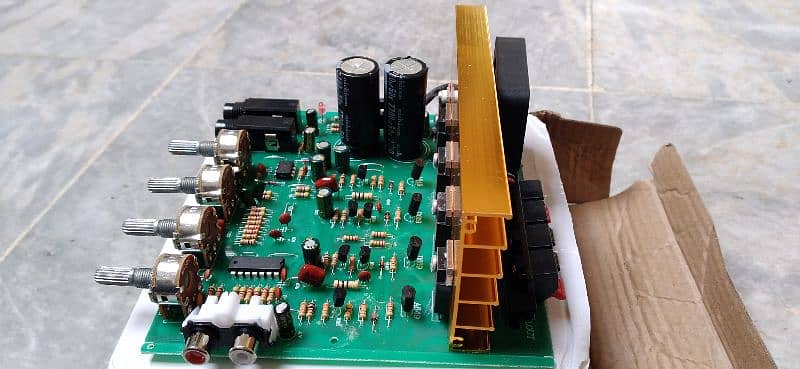 200 Watts Transistor Amplifier Stereo 2