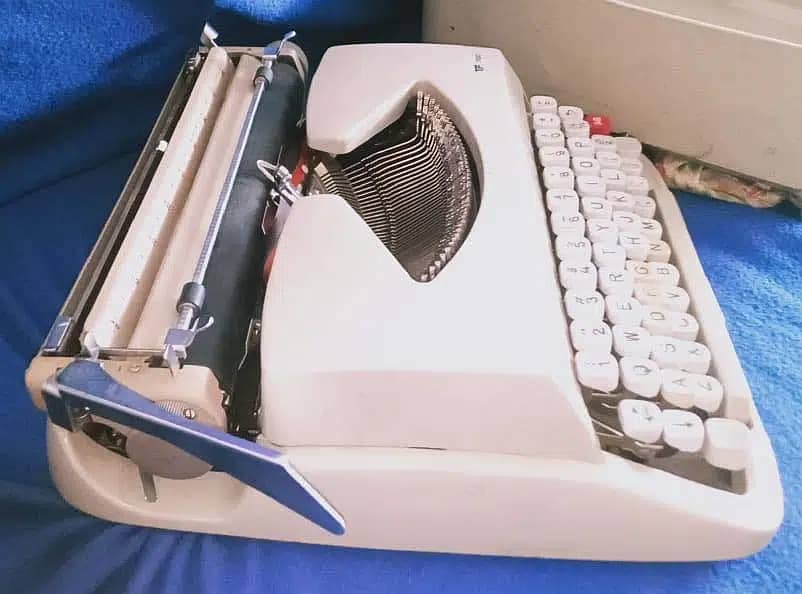 Smart Typewriter in good condition 1