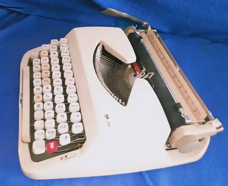 Smart Typewriter in good condition 2
