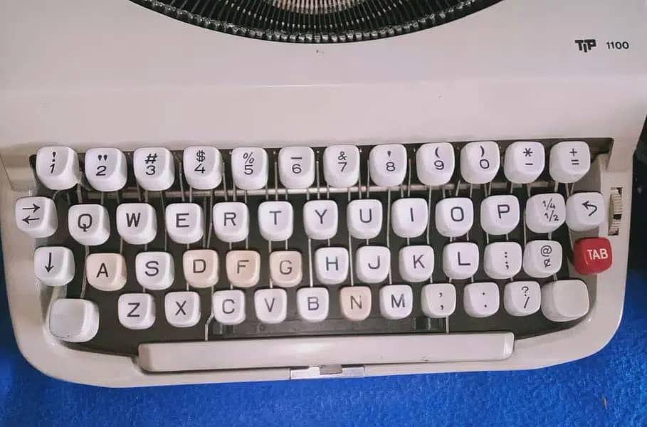 Smart Typewriter in good condition 3