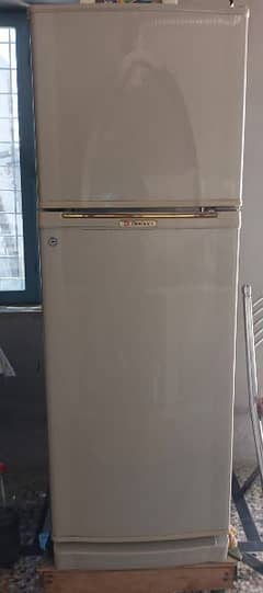 Dawlance medium size fridge 0