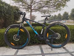 giant talon 4 mountain bicycle with all installed accessories