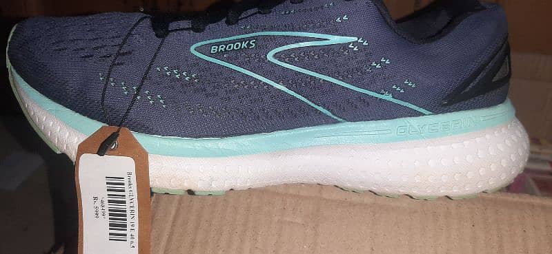 BROOKS company branded imported shoes orignal 2