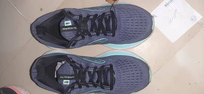BROOKS company branded imported shoes orignal 3