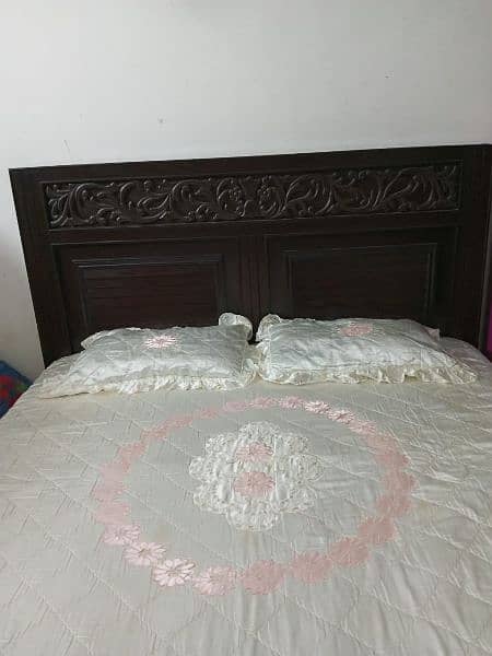 King size double bed is available for sale. 4