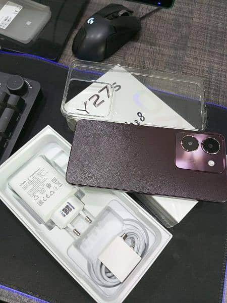 vivo y27s with box 11 mounth varanty available no single scratch 4