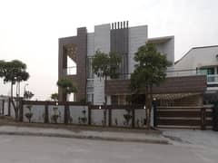 Stunning Corner 33 Marla House In Bahria Town Phase 8 - Club City Available