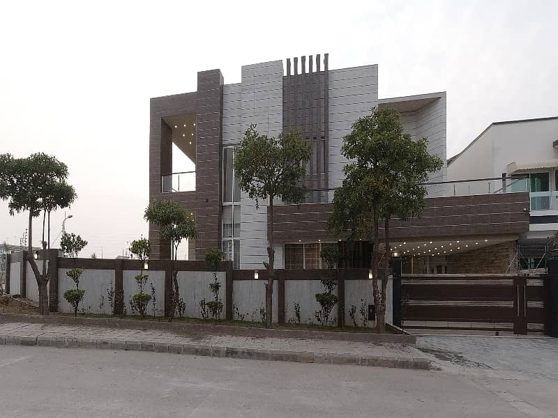 Stunning Corner 33 Marla House In Bahria Town Phase 8 - Club City Available 0