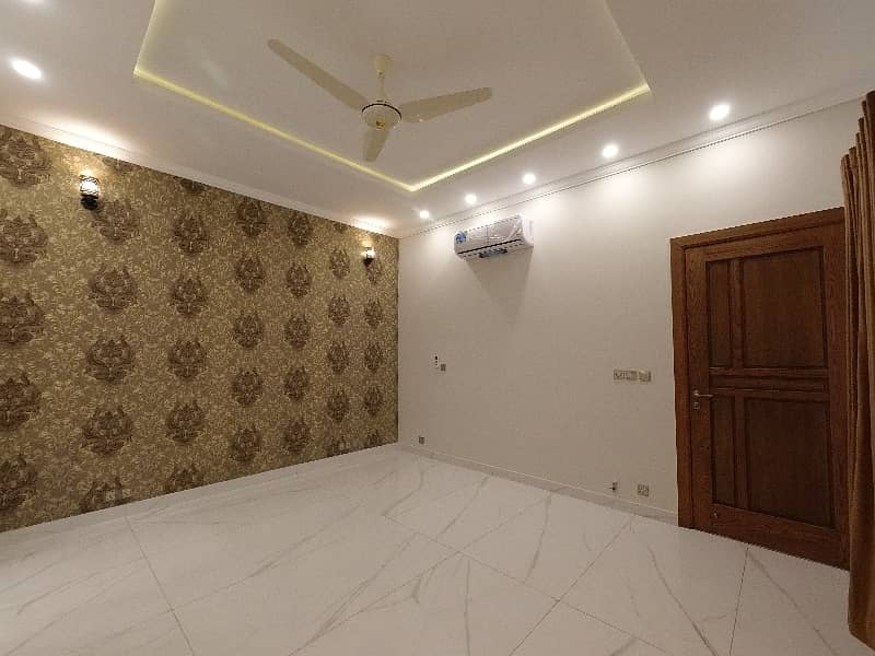 Stunning Corner 33 Marla House In Bahria Town Phase 8 - Club City Available 37