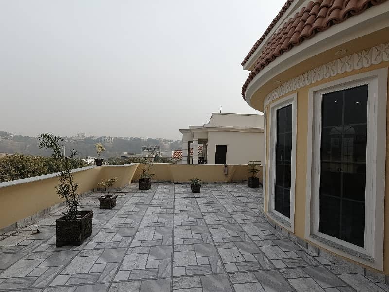 On Excellent Location 2 Kanal House For Sale In Bahria Spring North 28