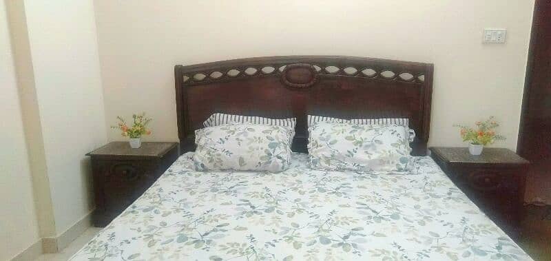 Bed Set/ double bed complete set/ bedroom furniture / dressing table 2
