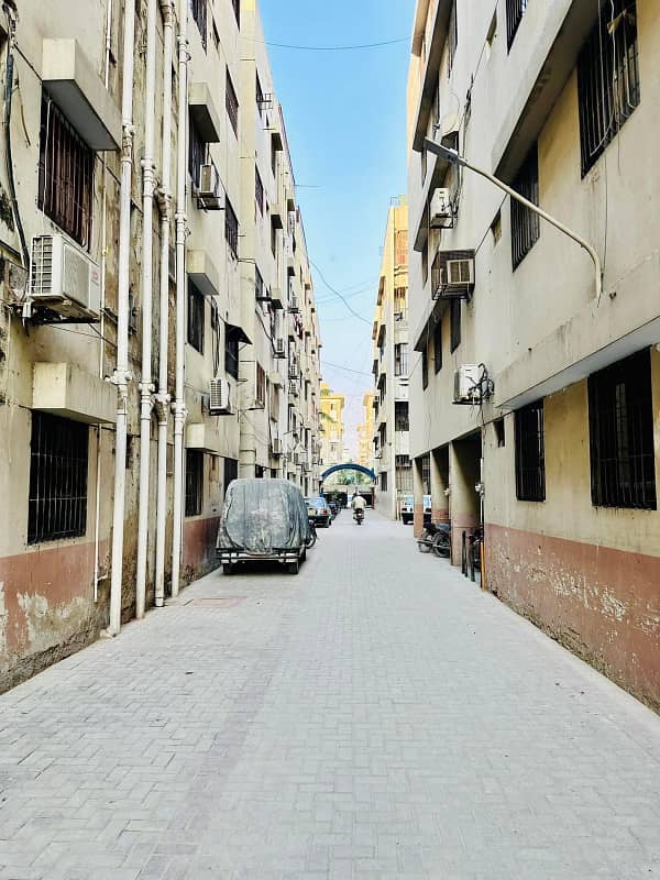 3 BED DD APPARTMENT AVAILABLE FOR SALE IN GULSHAN BLOCK 4 BOUNDARY WALL PROJECT NAMED SAIMA HEAVEN. 7