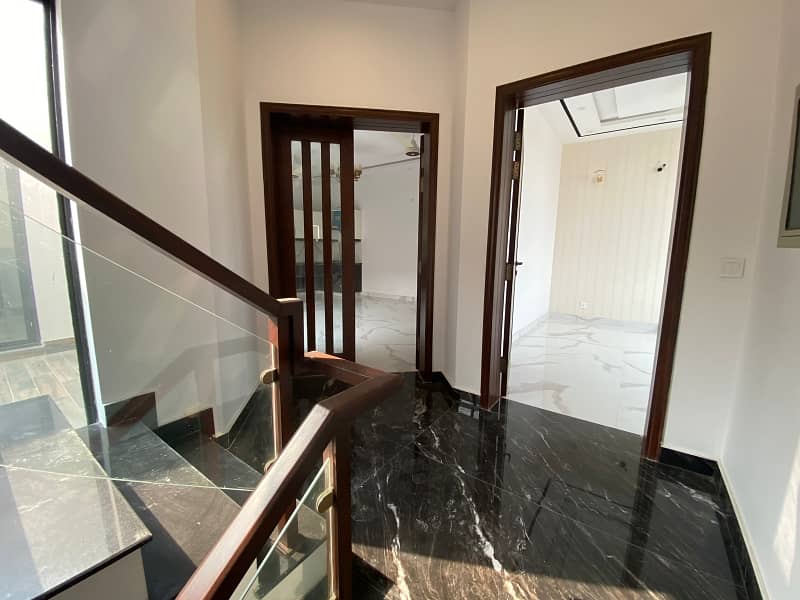 10 Marla House For Sale In Izmir Town Near All Facilities 22