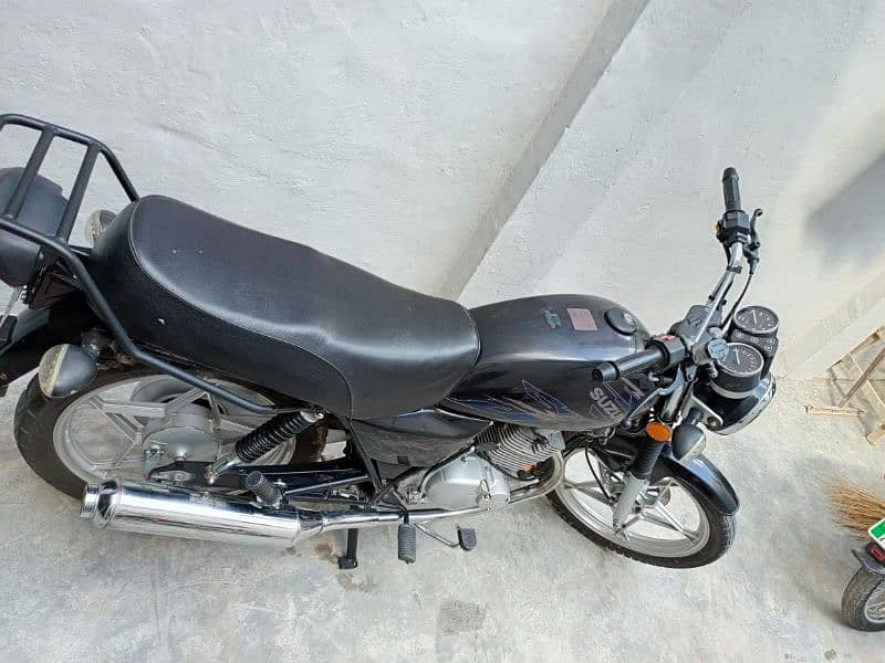 Suzuki GS 150 model 2021 black colour first owner documents complete 4