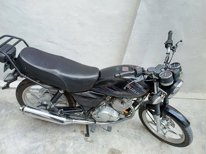 Suzuki GS 150 model 2021 black colour first owner documents complete 6