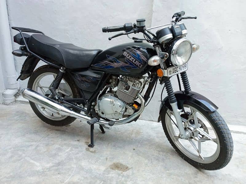 Suzuki GS 150 model 2021 black colour first owner documents complete 7