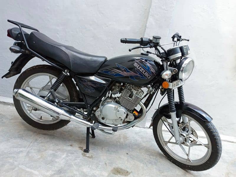 Suzuki GS 150 model 2021 black colour first owner documents complete 8