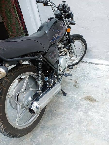 Suzuki GS 150 model 2021 black colour first owner documents complete 9