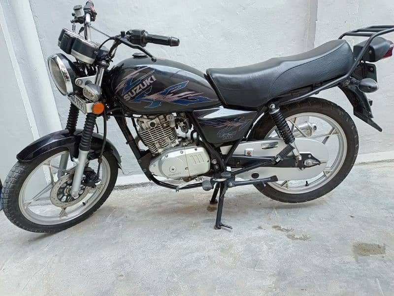Suzuki GS 150 model 2021 black colour first owner documents complete 10