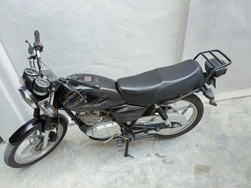 Suzuki GS 150 model 2021 black colour first owner documents complete 11
