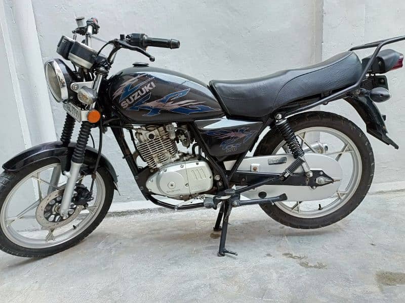 Suzuki GS 150 model 2021 black colour first owner documents complete 12