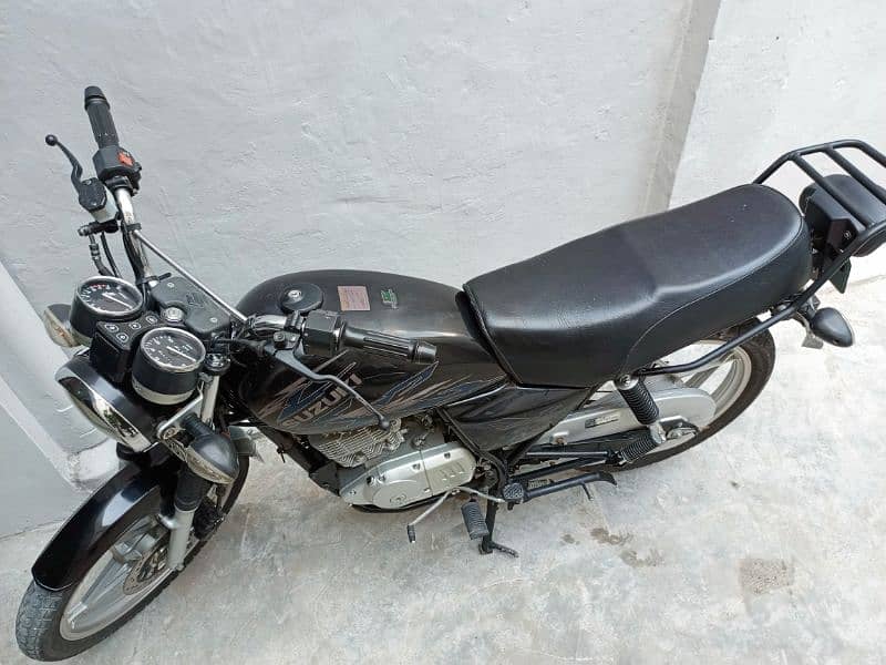 Suzuki GS 150 model 2021 black colour first owner documents complete 15