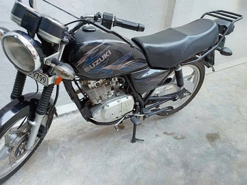Suzuki GS 150 model 2021 black colour first owner documents complete 16