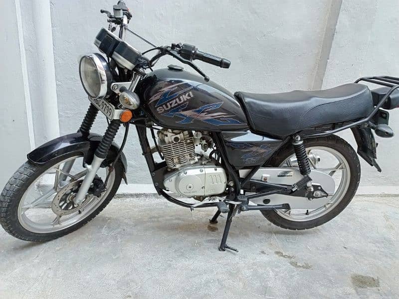 Suzuki GS 150 model 2021 black colour first owner documents complete 17