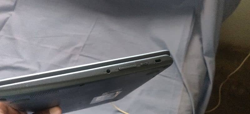 Lenovo 300e Chromebook 5