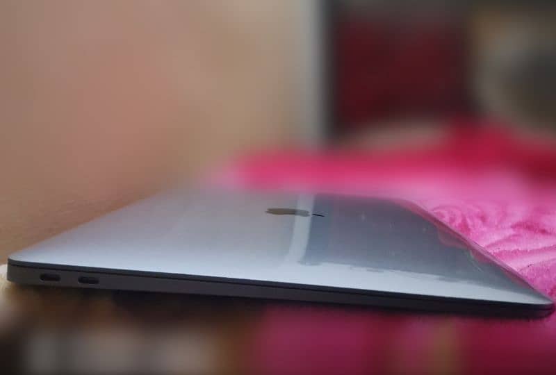 Macbook Air 2019,Retina display 13 inches, Core i5 4
