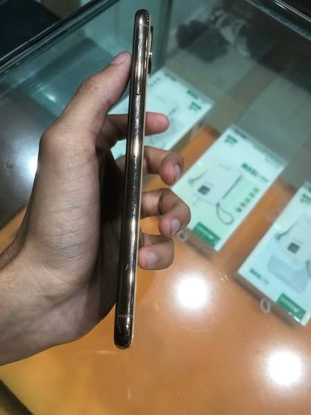 I phone XS max approved 256 gb 86% health available 2