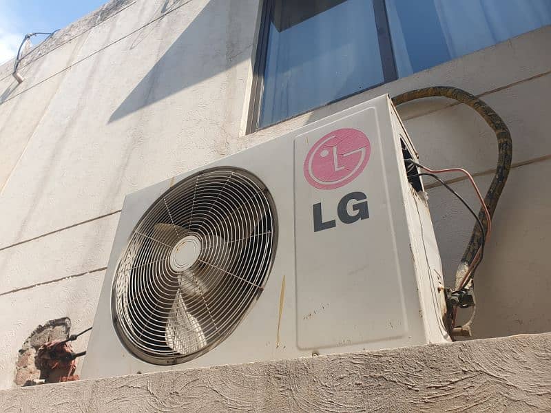 LG 2 ton Ac air conditioner 4