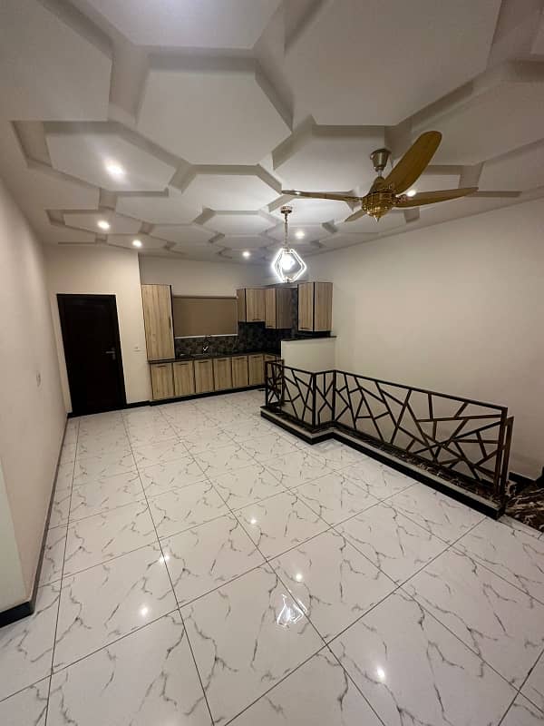 A Palatial Residence For sale In Eden Valley - Block D Faisalabad 13
