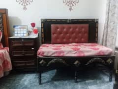 Dewan with side table