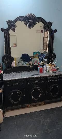 urgent sale dressing table all ok 10 by 9 condition