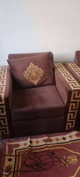 sofa set to sale on urgent basis 7