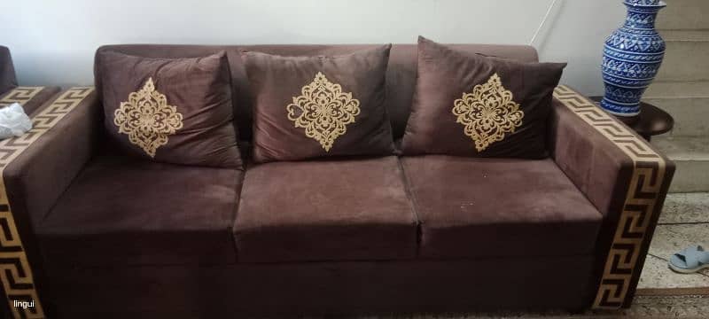 sofa set to sale on urgent basis 8