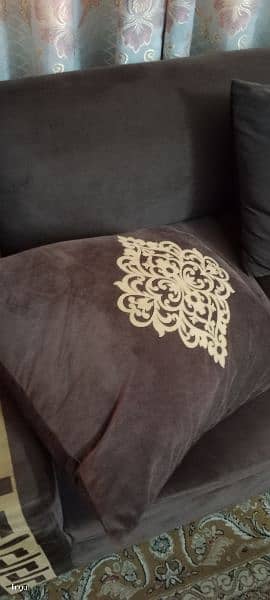 sofa set to sale on urgent basis 9
