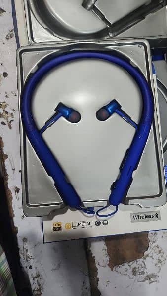 Boss wireless headphone 0