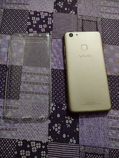 Vivo v7 plus (only mobile no accessories) 2