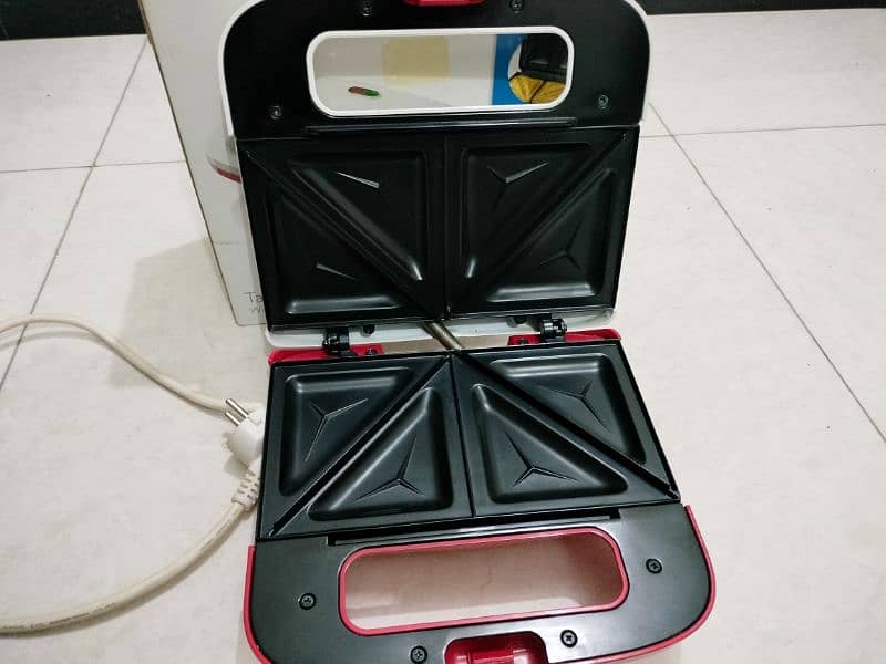 Philips sandwich maker in good condition 2