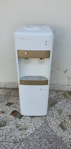 10/8 condition gree water dispenser