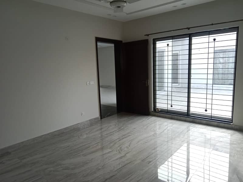 One Kanal Slightly Used Upper Portion For Rent In Phase 1, DHA, 4